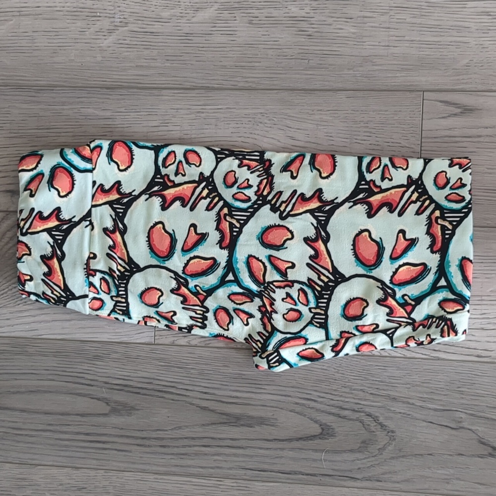 LuLaRoe Bad Apple Snow White OS Leggings